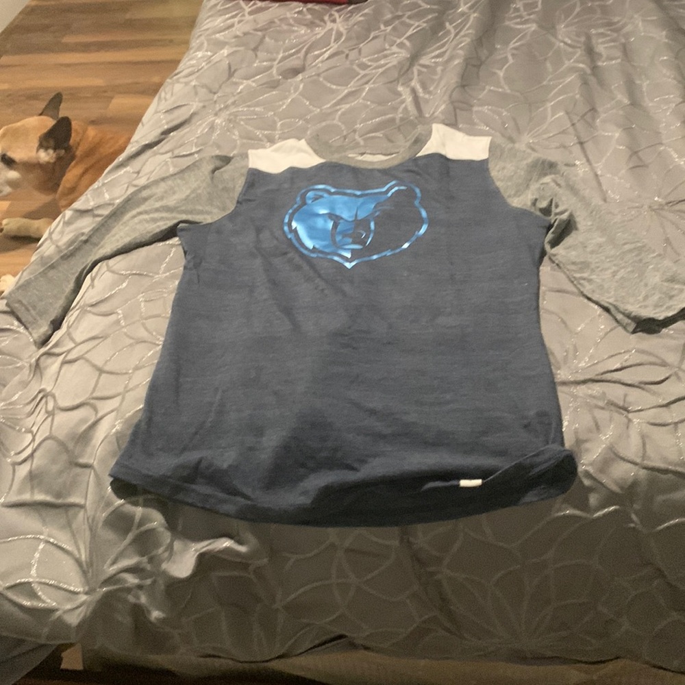 Memphis Grizzlies T-shirt size medium blue